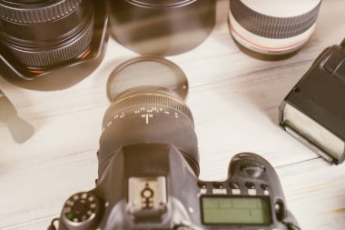  Modern flaş kamera ve lens