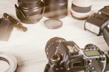 Modern flaş kamera ve lens