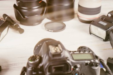 Modern flaş kamera ve lens