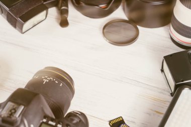  Modern flaş kamera ve lens