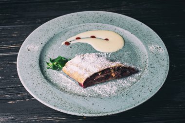 lezzetli aromatik vişneli tart çay için