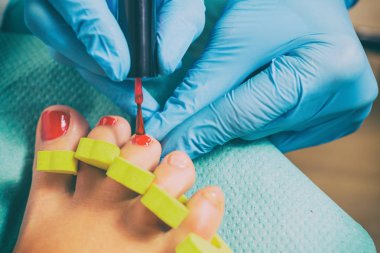 Pedikür spa salonda yapılır