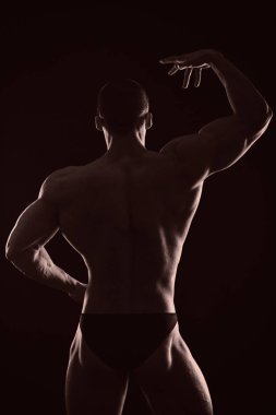 Bir vücut geliştirmeci portresi. Tonda fotoğraf