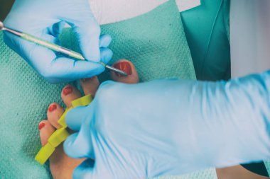 Pedikür spa salonda yapılır