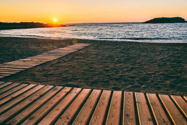 Sahilde muhteşem günbatımı