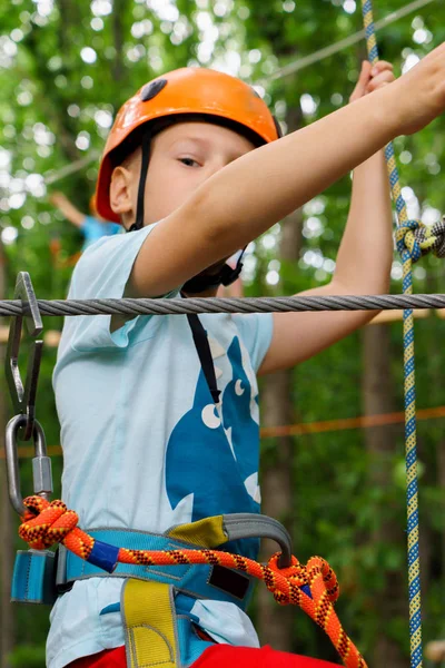 Halat Parkı çocuk tırmanıyor