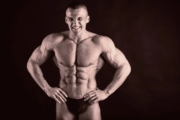 Πορτρέτο Του Ένα Bodybuilder Τονισμένο Φωτογραφία — Φωτογραφία Αρχείου