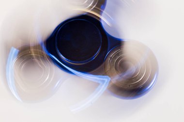 Modaya uygun iplik eğiren çocuklar için