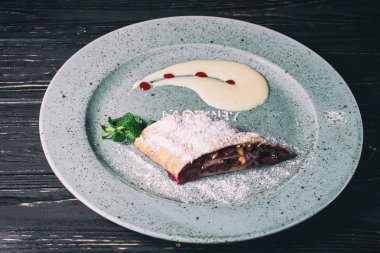 lezzetli aromatik vişneli tart çay için