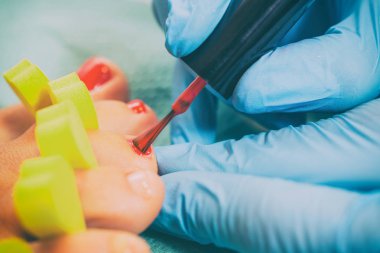 Pedikür spa salonda yapılır