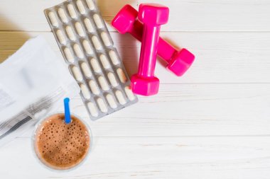 Halter, protein kokteyl ve tabletler