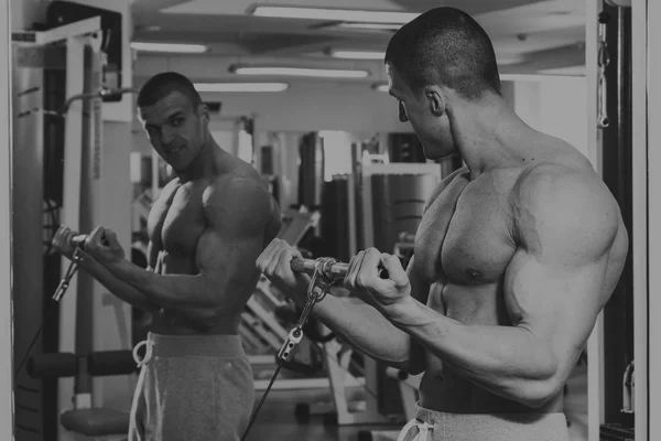 Man Exercising Gym — Stock Photo, Image