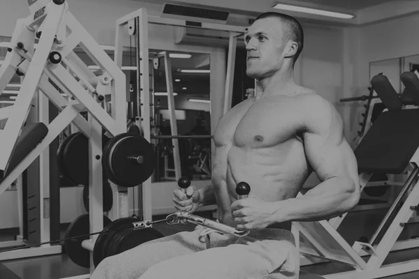 Homme Fait Exercice Dans Salle Gym — Photo