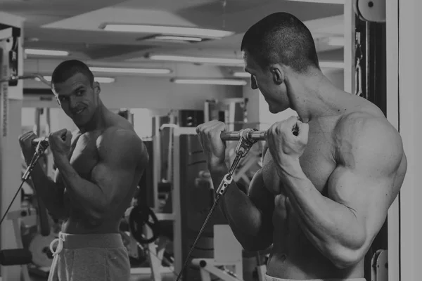 Man Exercising Gym — Stock Photo, Image