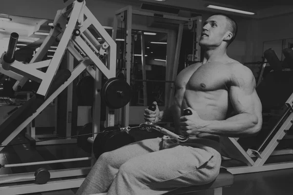 Homme Fait Exercice Dans Salle Gym — Photo