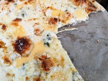 güzel çıtır İtalyan pizza