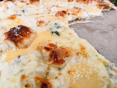 güzel çıtır İtalyan pizza