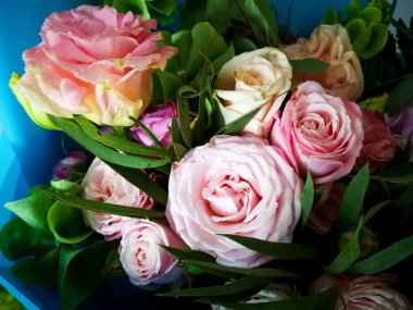 taze güzel sabah güller