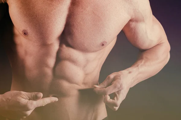 Muscular Homem Musculação Formação Ginásio Posando Músculo — Fotografia de Stock