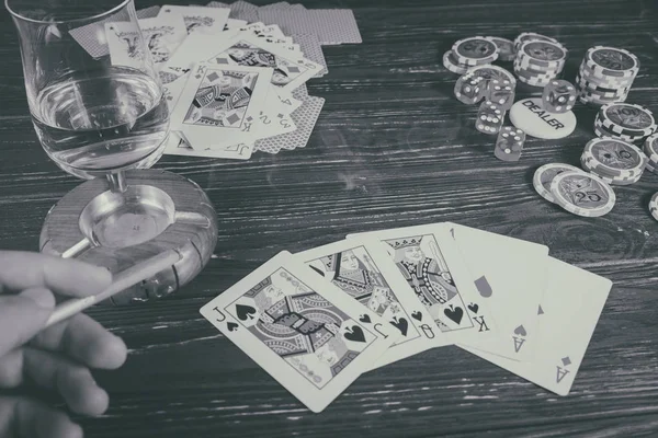 Whiskey Carte Sfondo Sigaretta Sul Tema Del Poker — Foto Stock