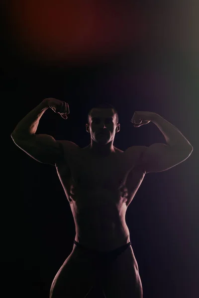 Muscular Hombre Culturista Entrenamiento Gimnasio Posando Músculo — Foto de Stock