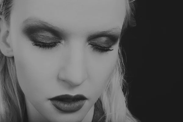 Szépség Divat Közeli Fényes Make Gyönyörű Fiatal Portré Fekete Fehér — Stock Fotó