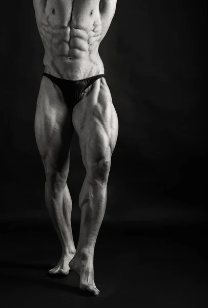 Muscular Hombre Culturista Entrenamiento Gimnasio Posando Músculo —  Fotos de Stock