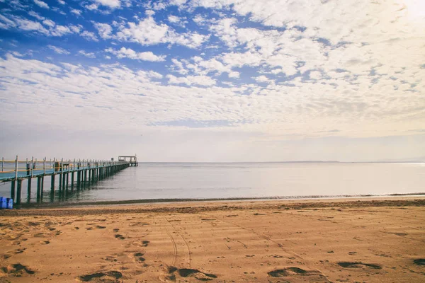 Schöner Strand am Meer und Meer — Stockfoto