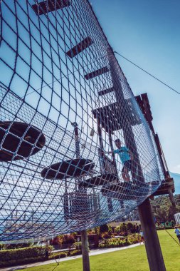 Halat Parkı çocuk tırmanıyor