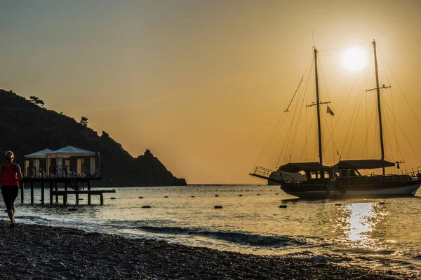 Deniz Kenarında Güzel Gündoğumu — Stok fotoğraf