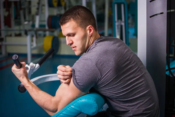 Homme Entraîne Dans Gymnase Fitness Sport Santé — Photo