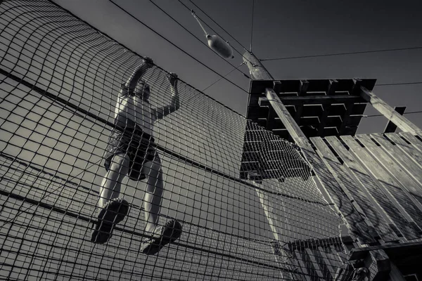 Boy Climbs Rope Park — Stock Photo, Image