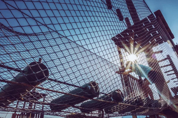 Boy Climbs Rope Park — Stock Photo, Image