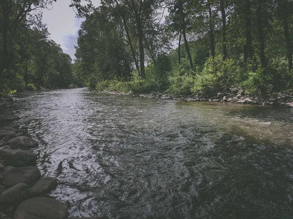 Güzel Hızlı Nehir Arkaplanı — Stok fotoğraf