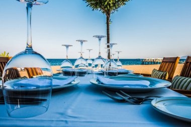 Sahil restoran güzel tablo ayarı