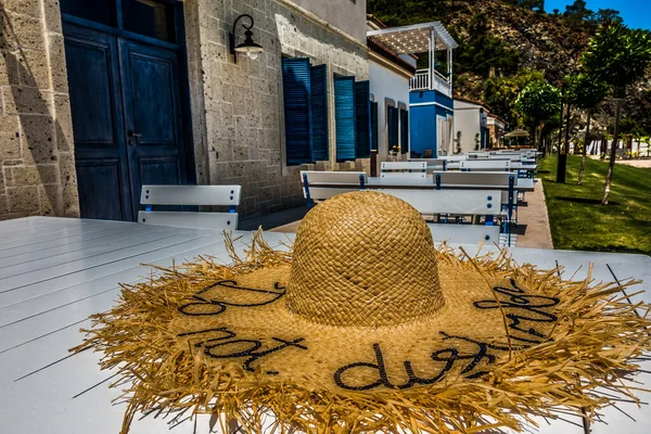 Güzel tatil beldesi. Denizin kenarında yaz tatili