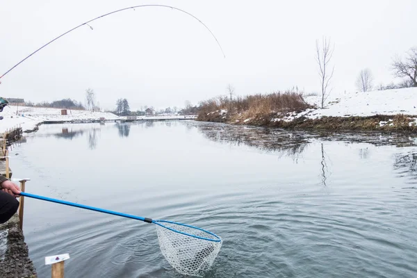 Pesca Alla Trota Sul Lago — Foto Stock