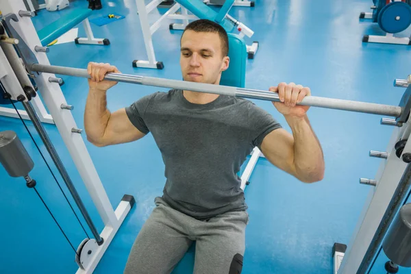 Een Man Gaat Sporten Sportschool — Stockfoto