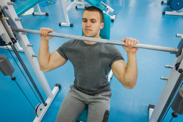 Een Man Gaat Sporten Sportschool — Stockfoto