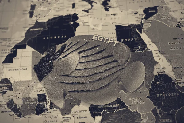 Magnete Dall Egitto Sullo Sfondo Della Mappa — Foto Stock
