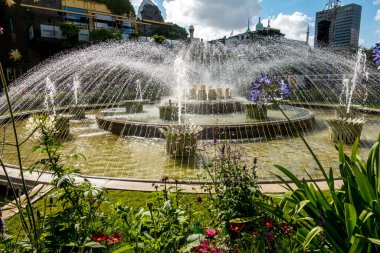 Kopenhag, Danimarka - 21 Temmuz 2019. Kopenhag 'daki güzel park ve bahçe. Çekim