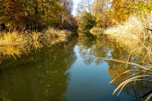 Herrlicher Herbst Einem Wunderschönen Historischen Park — Stockfoto