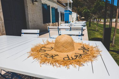 Güzel tatil beldesi. Denizin kenarında yaz tatili