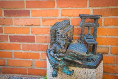 Wrocaw, Polonya - 17 Haziran 2019. Wroclaw şehrinin caddeleri ve evleri. Şehir manzarası