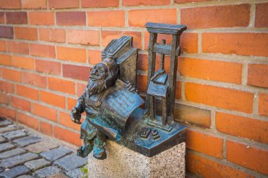 Wrocaw, Polonya - 17 Haziran 2019. Wroclaw şehrinin caddeleri ve evleri. Şehir manzarası