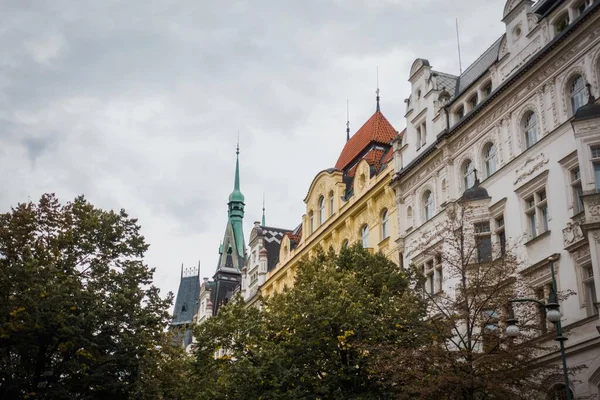 Czech Republic 9月21日プラハの美しい通りと秋の建築 — ストック写真