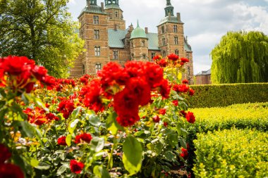 Kopenhag, Danimarka - 24 Temmuz 2019. Kopenhag 'daki Güzel Rosenborg Kalesi