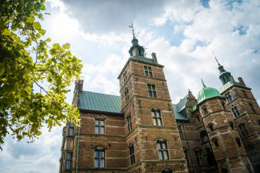 Kopenhag, Danimarka - 24 Temmuz 2019. Kopenhag 'daki Güzel Rosenborg Kalesi