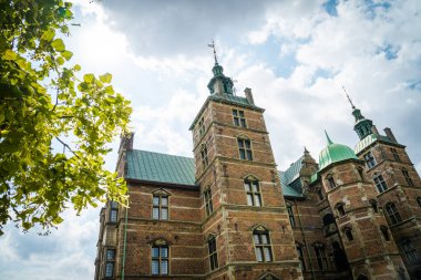 Kopenhag, Danimarka - 24 Temmuz 2019. Kopenhag 'daki Güzel Rosenborg Kalesi