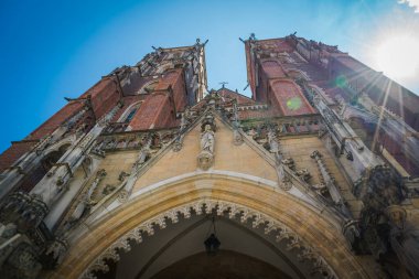 Muhteşem Mimarlık ve Kırbaç Kiliseleri